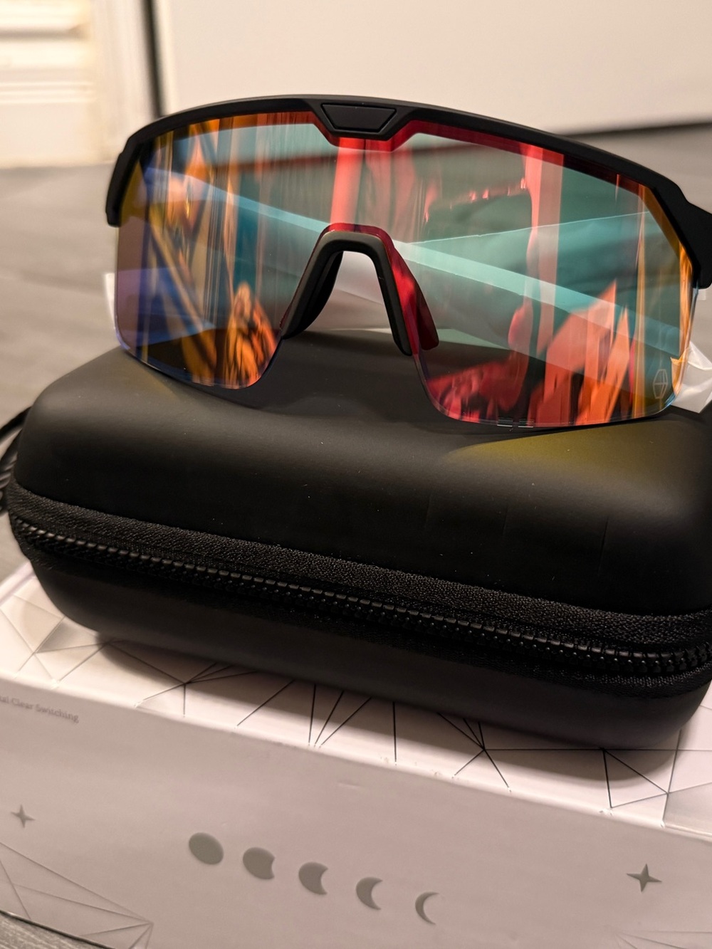 Chamelo Shield Smart Tint Sunglasses Matte Black Fire Lens NEW